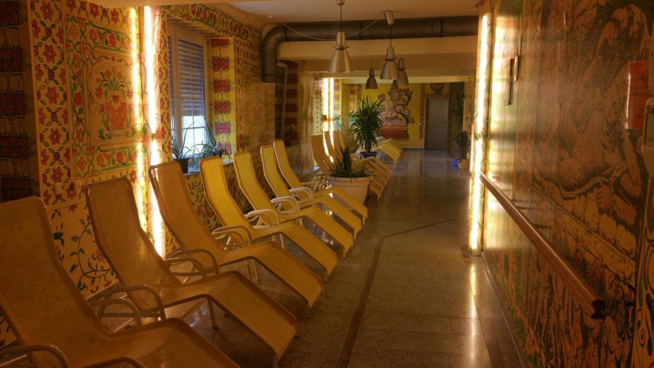 Hotel Reuterhof Reuterstadt Stavenhagen Bagian luar foto