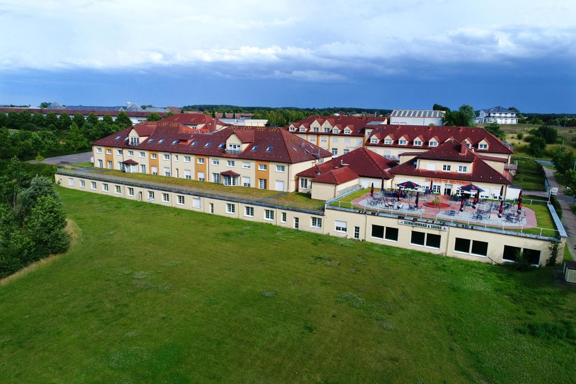 Hotel Reuterhof Reuterstadt Stavenhagen Bagian luar foto
